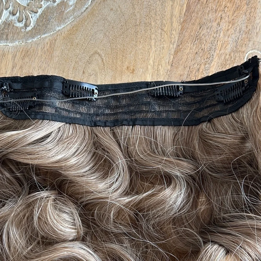 Luxurious Wavy Hair Extension invisible wire 20” long blonde w clips